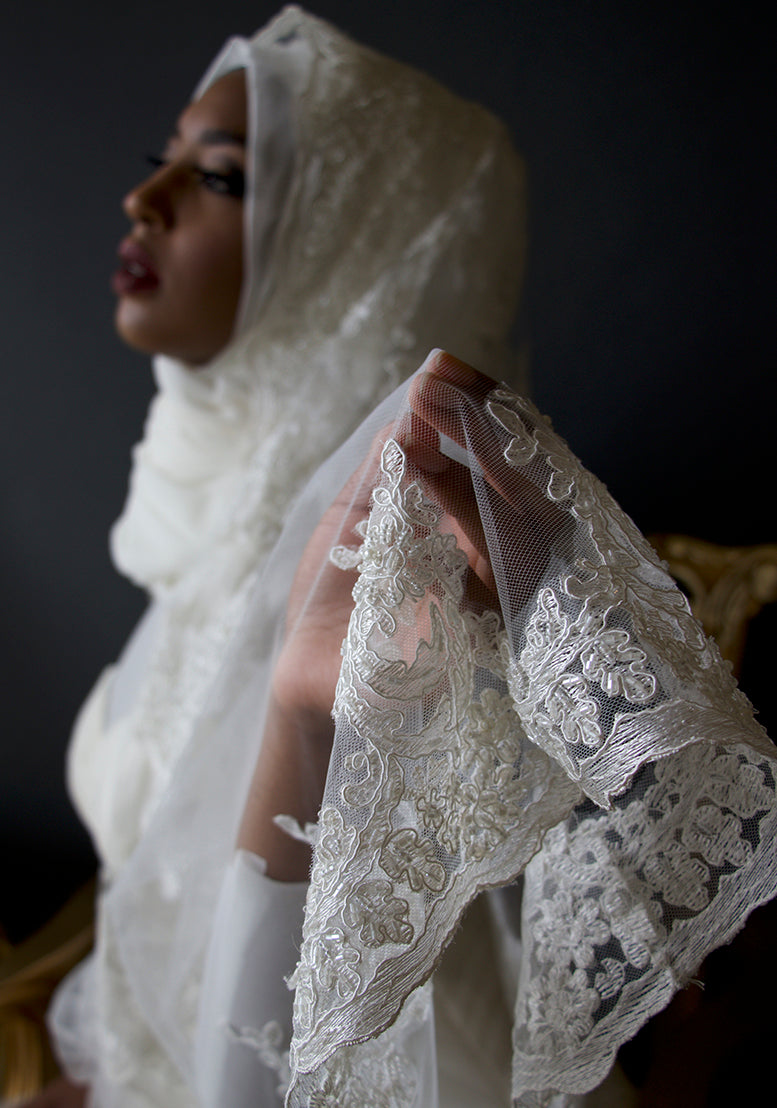 Cascade Lace Fingertip Veil – Hijab Couture Bridal